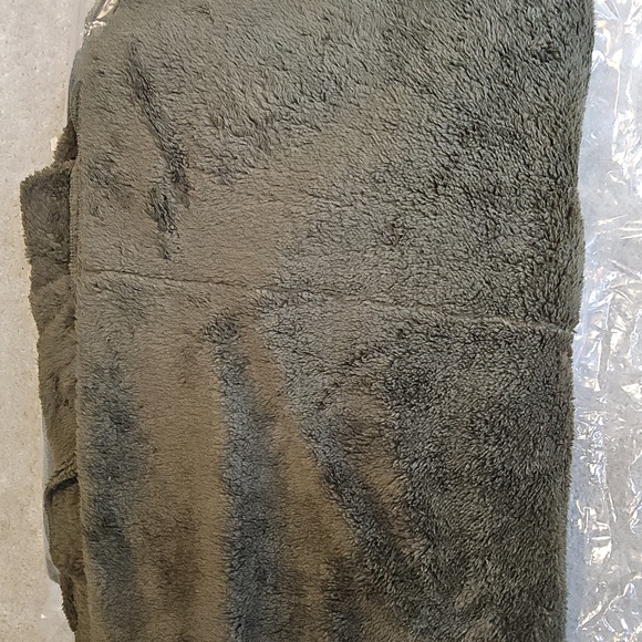 One size Olive Faux fur So Soft plush hooded teddy jacket with pockets - Picture 4 of 4